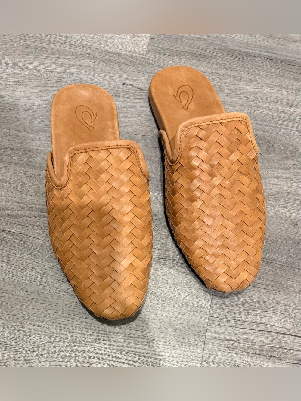 EUC Olukai Mii Mi’i Women’s Size 8 Woven Leather Slip-On Mule Tan Color